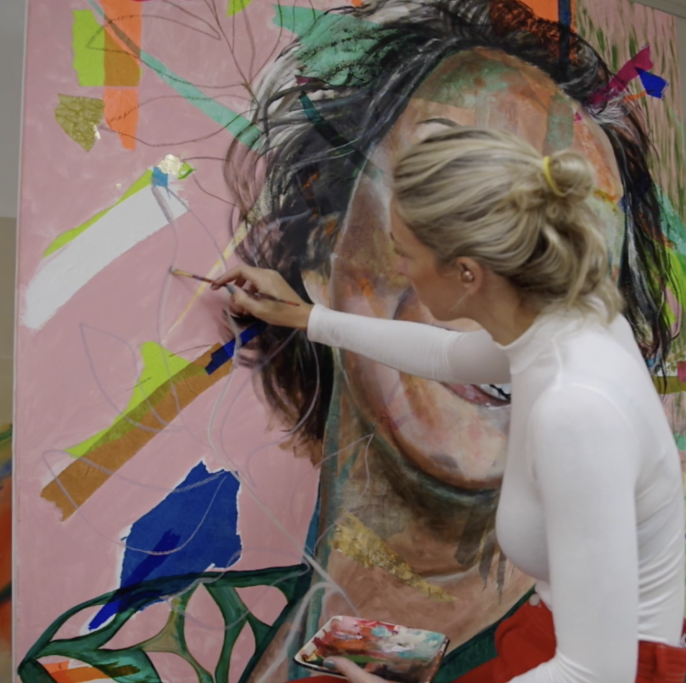 Nicky Myny painting a large-scale portrait in the studio